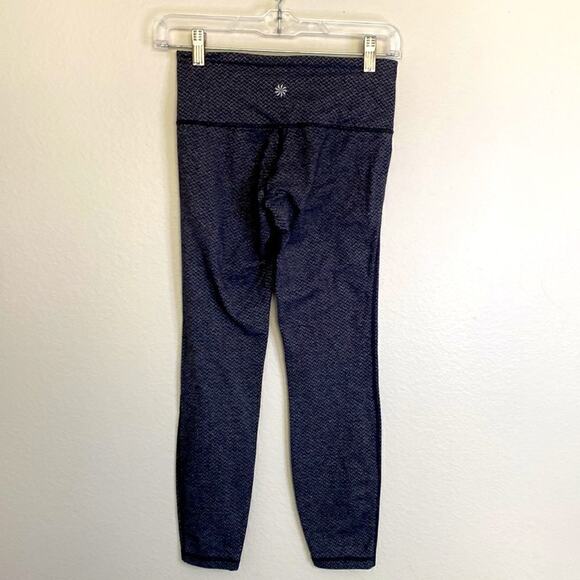 Athleta Crop Leggings XS. See Video - Picture 4 of 11